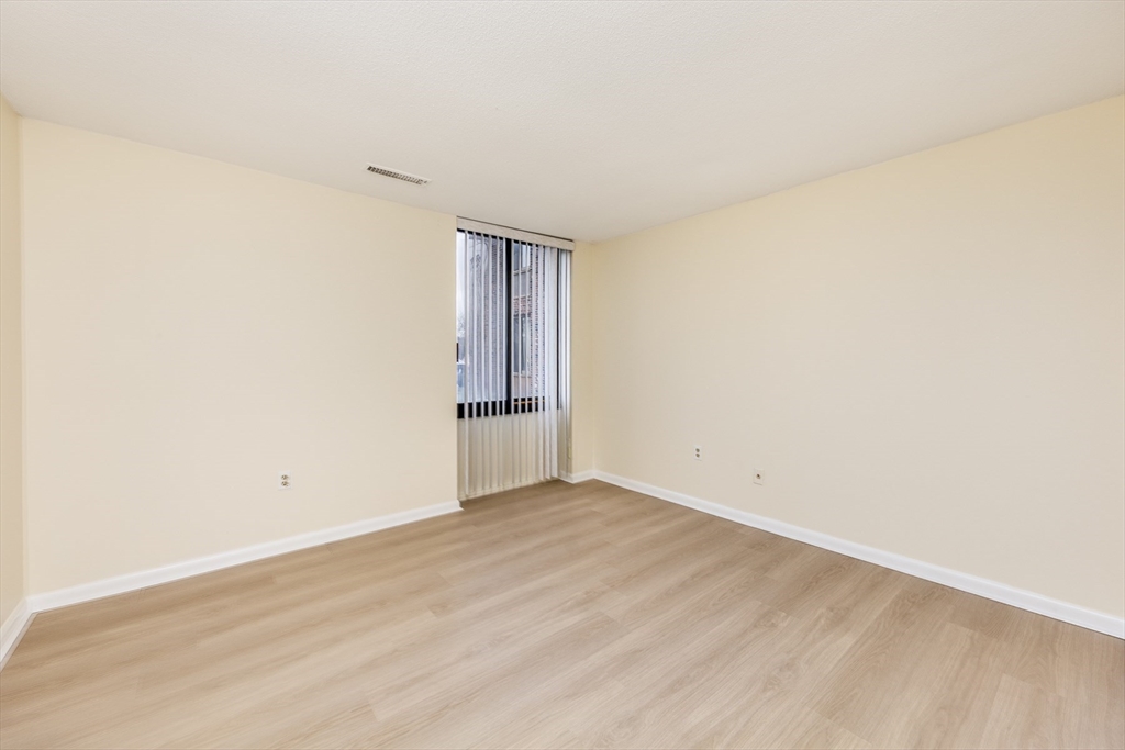 1002 Paradise Road, Unit 1M Swampscott, MA 01907 - Photo 19 of 29