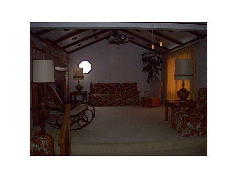 261 Gastown Road Shelocta, PA 15774 - Photo 8 of 14 Living Room.