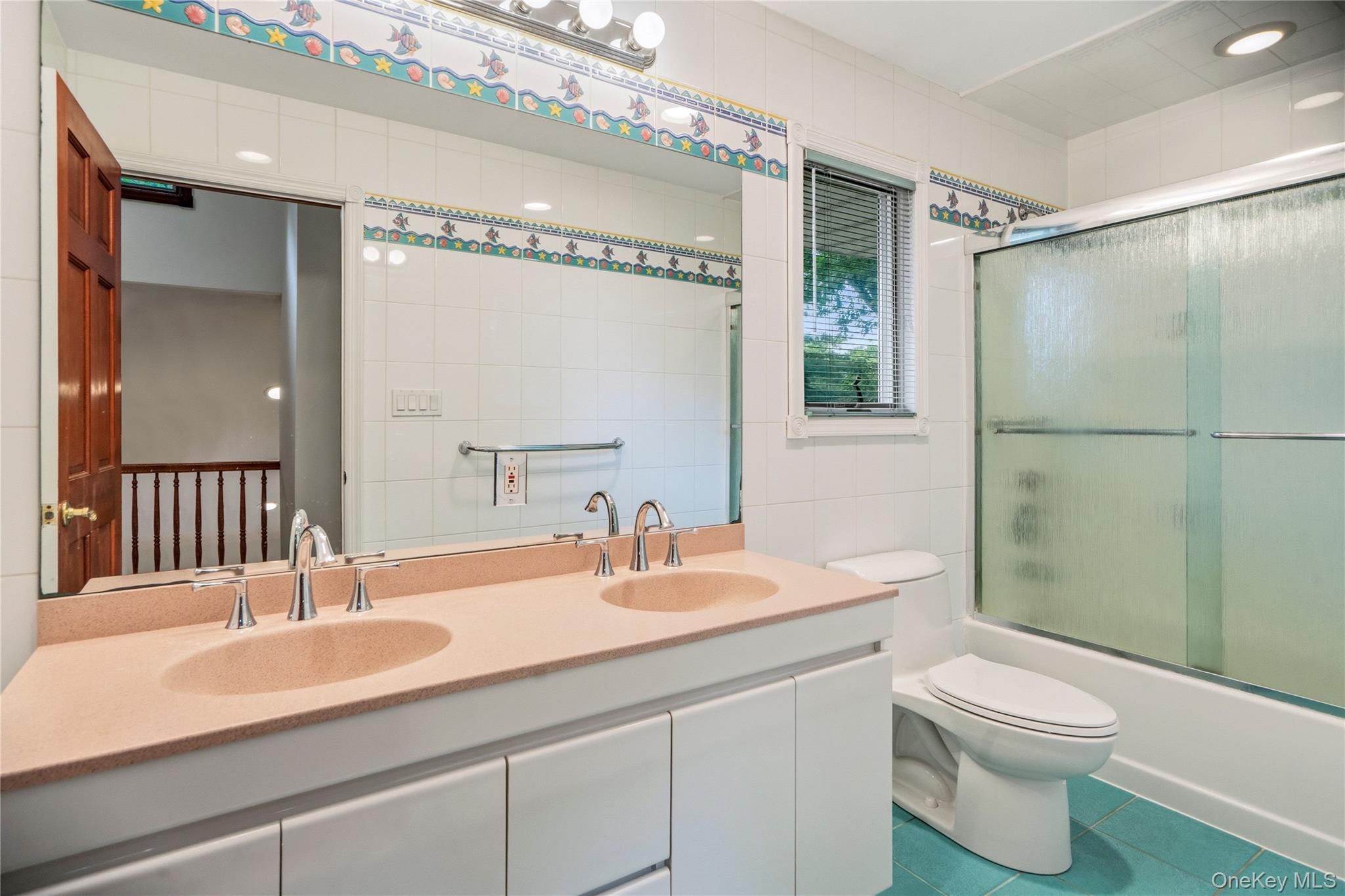 565 Mohawk Road West West Hempstead, NY 11552 - Photo 27 of 43 Gallery Image 27