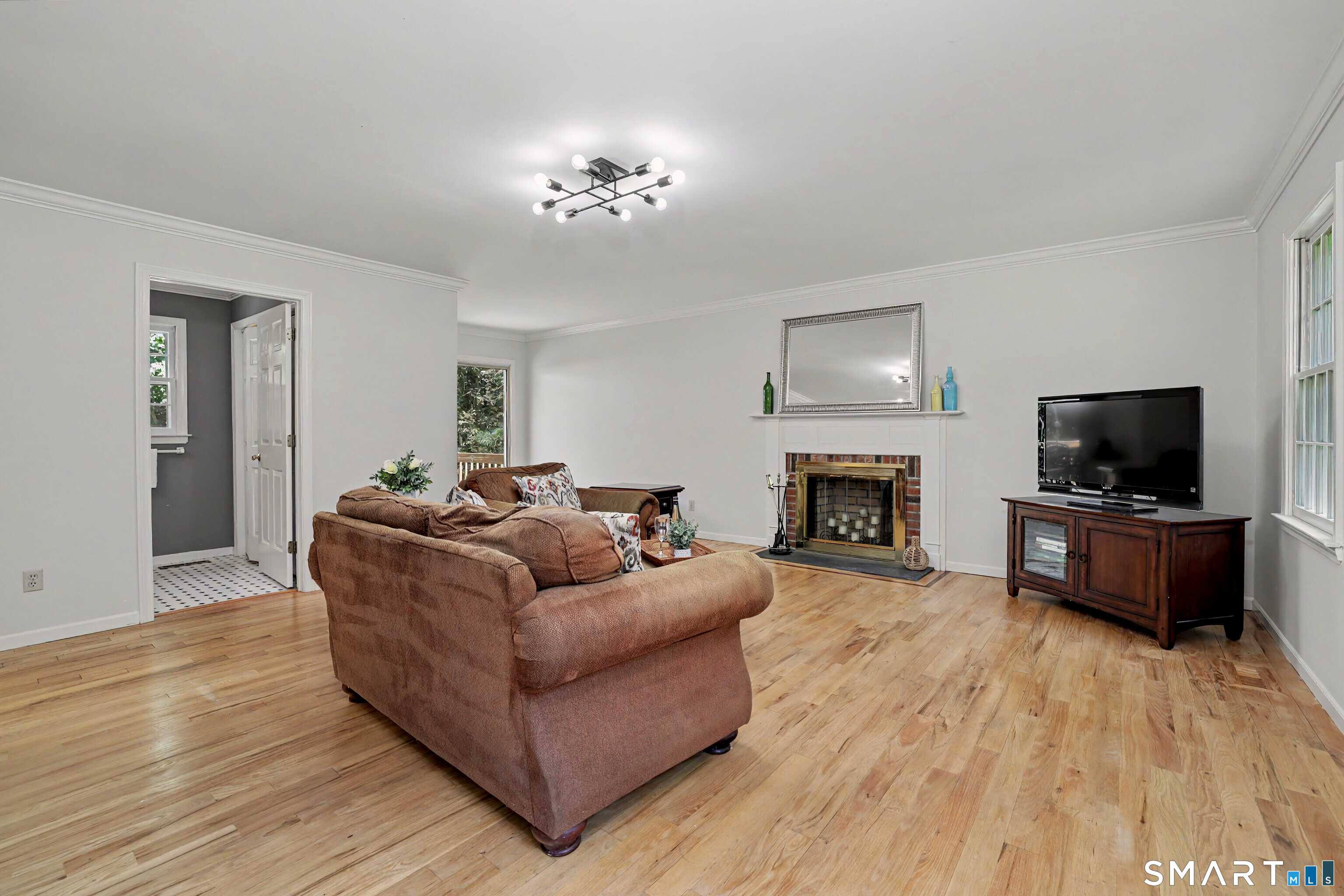 23 Jeremiah Road Newtown, CT 06482 - Photo 2 of 40