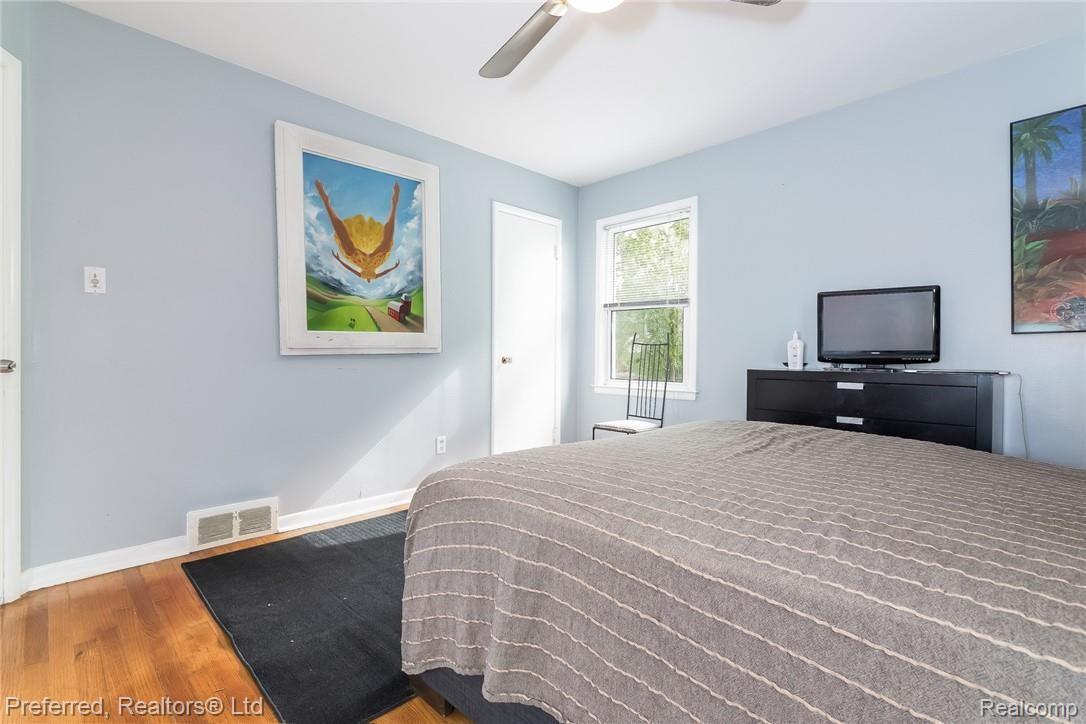 3923 Normandy Road Royal Oak, MI 48073 - Photo 13 of 23 014-photo-master-bedroom-6453462.jpg