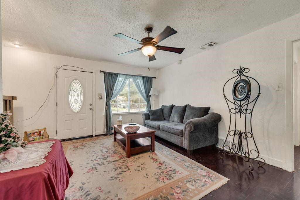 1604 Summit Street Mesquite, TX 75149 - Photo 4 of 20