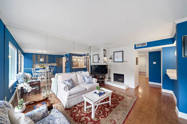 $370,000 | 8944 Chatsworth Drive, Houston, TX 77024