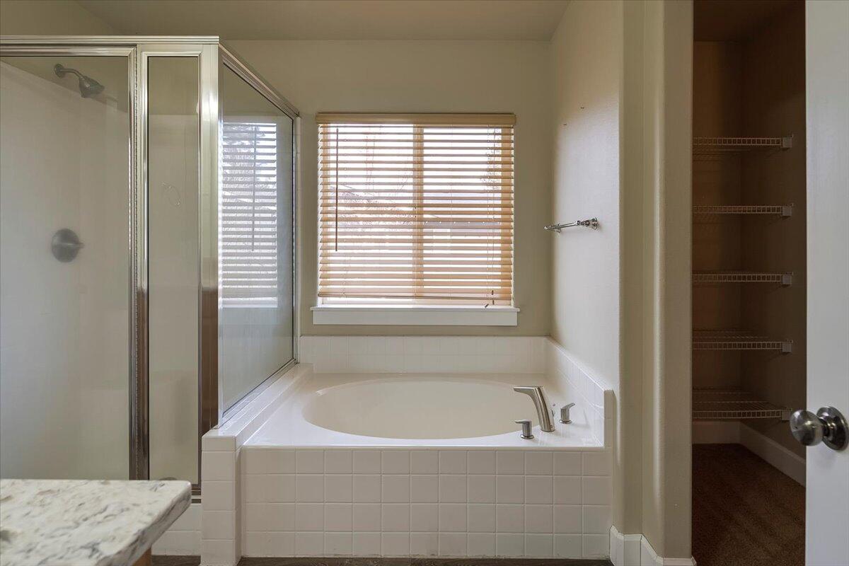 20370 Murphy Road Bend, OR 97702 - Photo 17 of 33 Soaking Tub