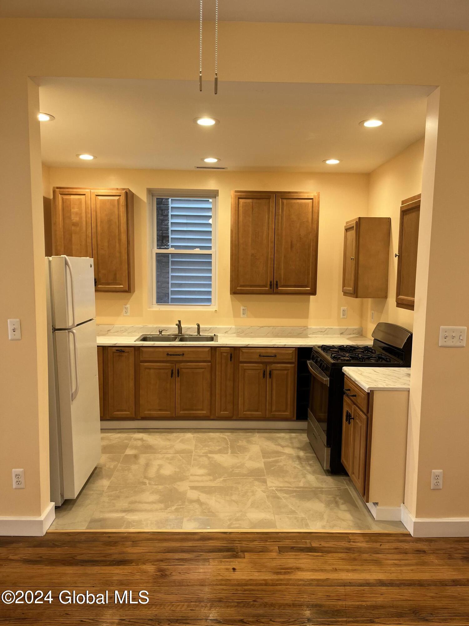 365 3rd Street, Unit THIRD Troy, NY 12180 - Photo 8 of 12 IMG_1375 (2)