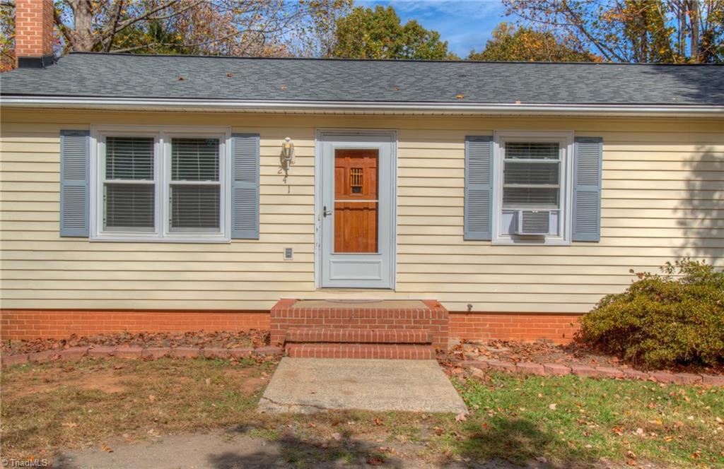241 Kingstree Road King, NC 27021 - Photo 4 of 22