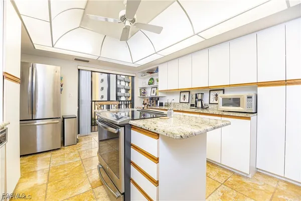 $3,000 | 1900 Virginia Avenue, Unit 503, Fort Myers, FL 33901