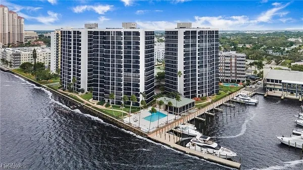 $3,000 | 1900 Virginia Avenue, Unit 503, Fort Myers, FL 33901