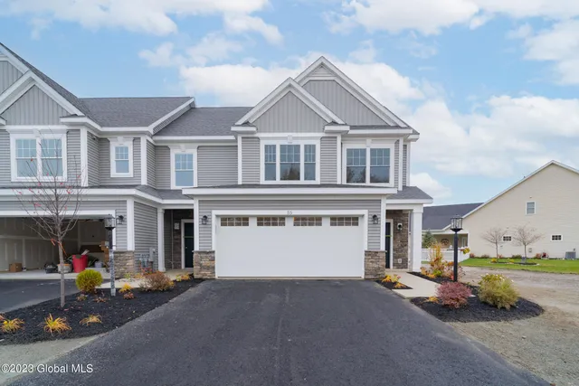 $499,400 | 3 Priddle Lane, Colonie, NY 12110
