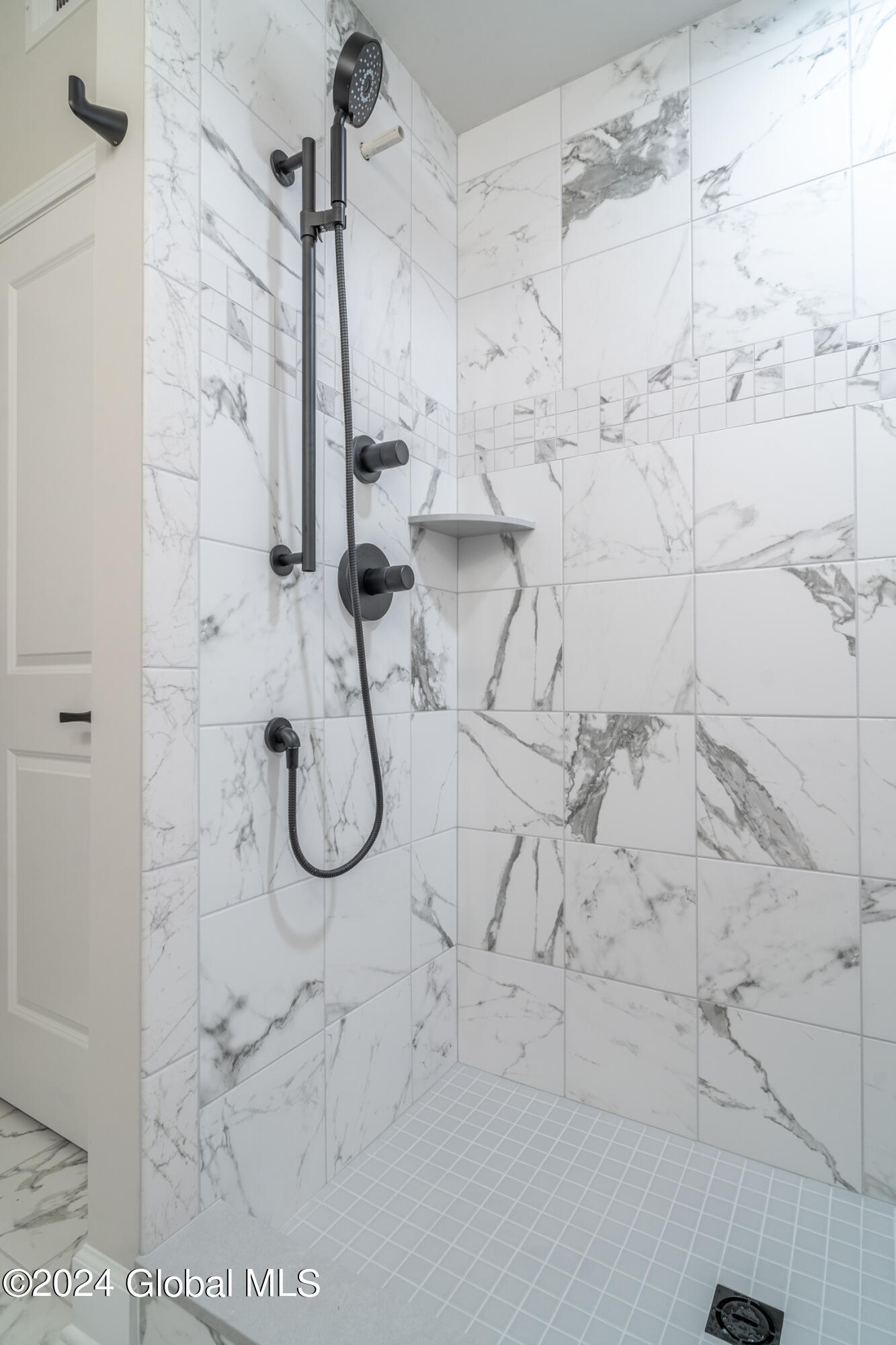 3 Priddle Lane Colonie, NY 12110 - Photo 14 of 22 57 Hillard Ln Latham NY mls-16