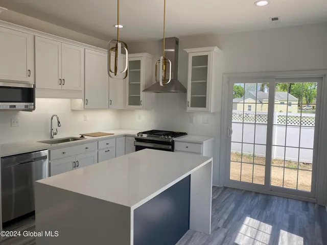 $499,400 | 3 Priddle Lane, Colonie, NY 12110