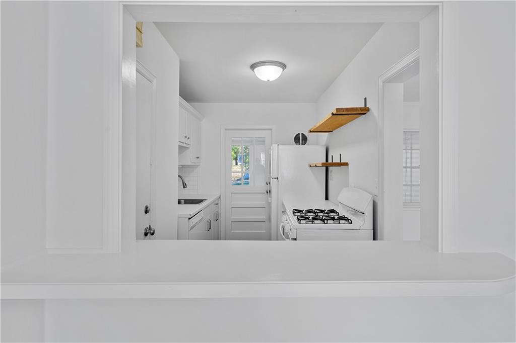 56 Mobile Avenue Northeast, Unit B Atlanta, GA 30305 - Photo 8 of 21 a view of counter top