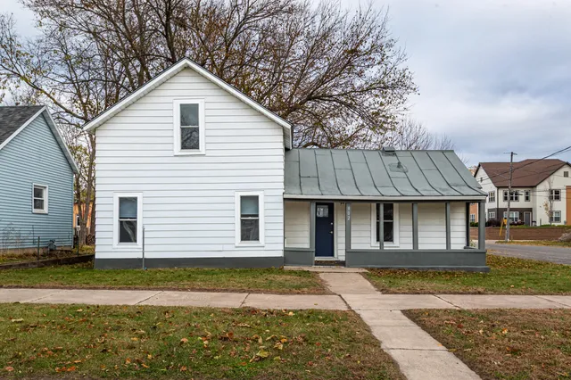 $144,900 | 802 Charles Street, La Crosse, WI 54603