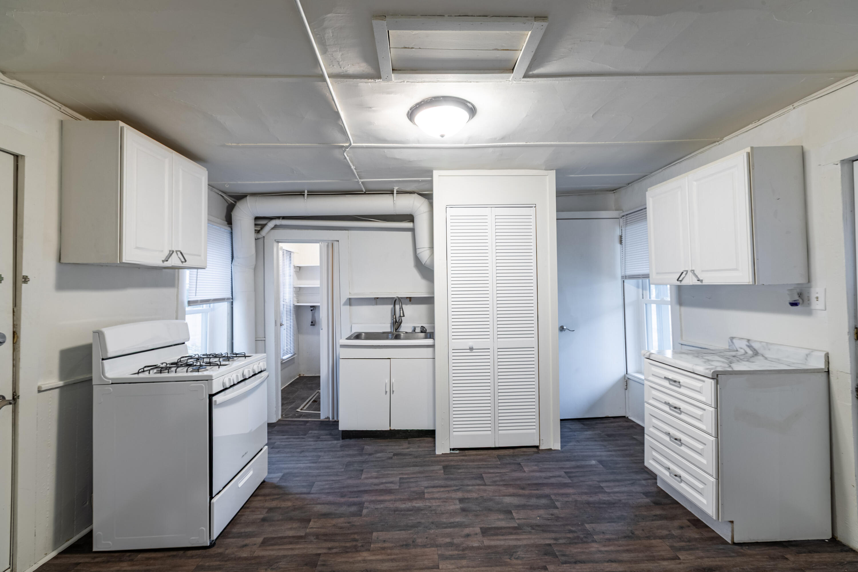 802 Charles Street La Crosse, WI 54603 - Photo 4 of 21 C24I7244-HDR