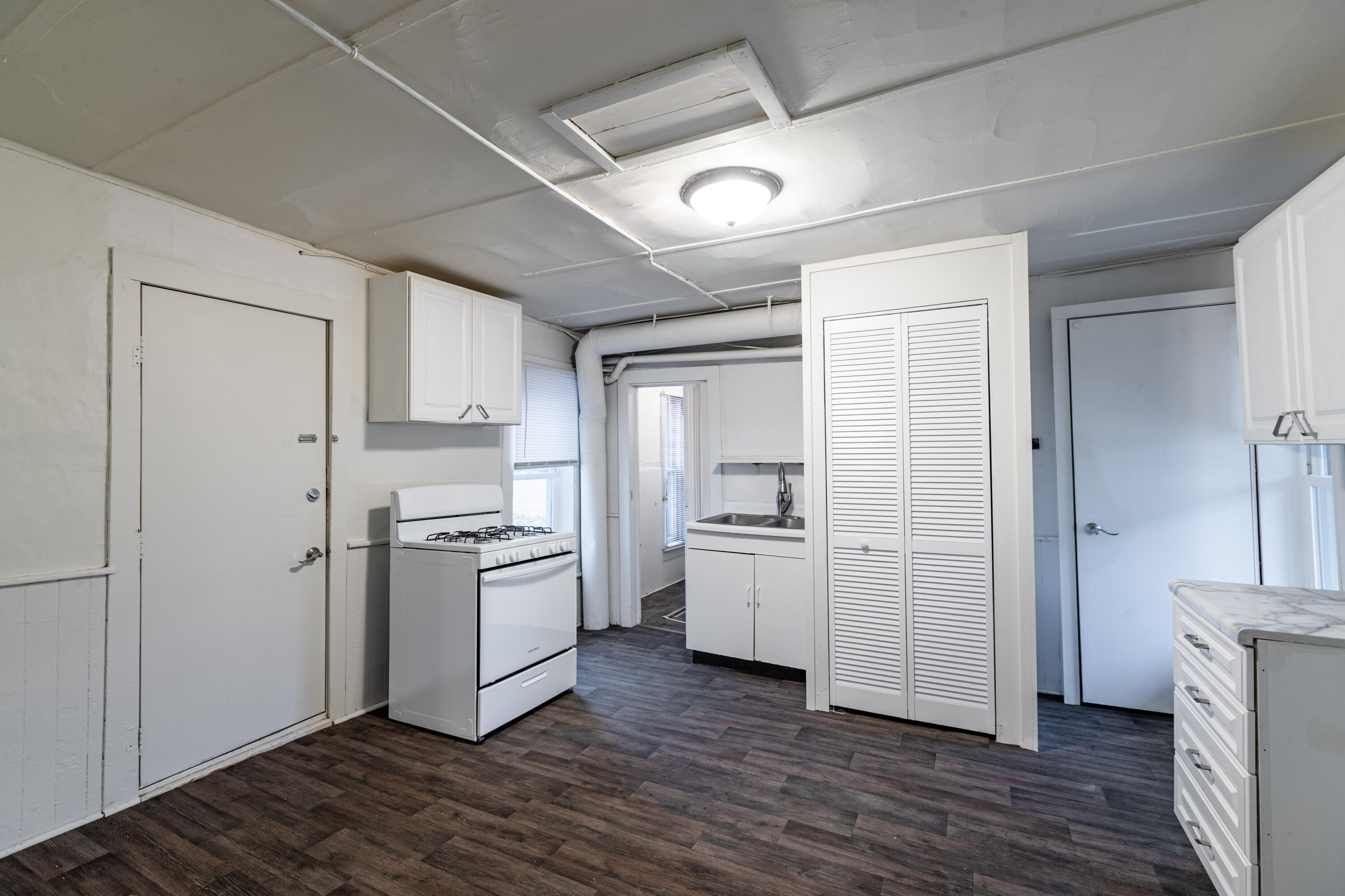 802 Charles Street La Crosse, WI 54603 - Photo 5 of 21 C24I7246-HDR