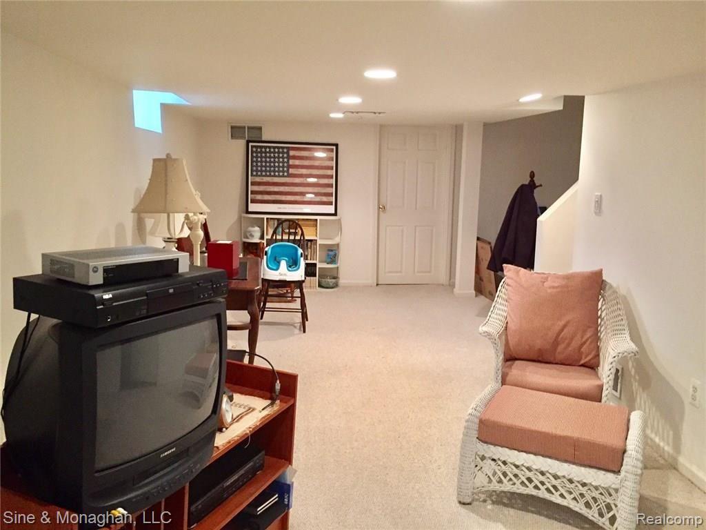 1761 Roslyn Road Grosse Pointe, MI 48236 - Photo 16 of 21 1761 Roslyn basement USE.jpg