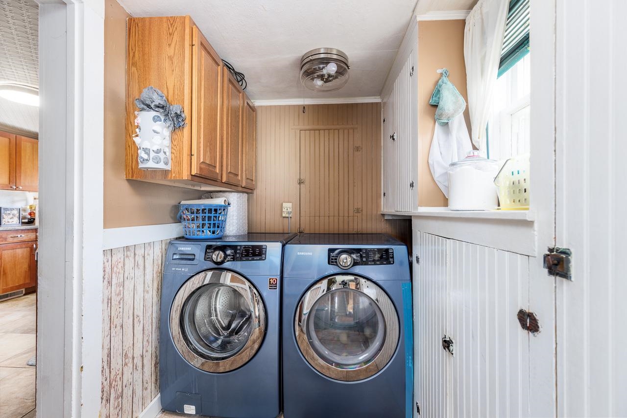 511 North Salisbury Davis, IL 61019 - Photo 12 of 24 a utility room with dryer and washer