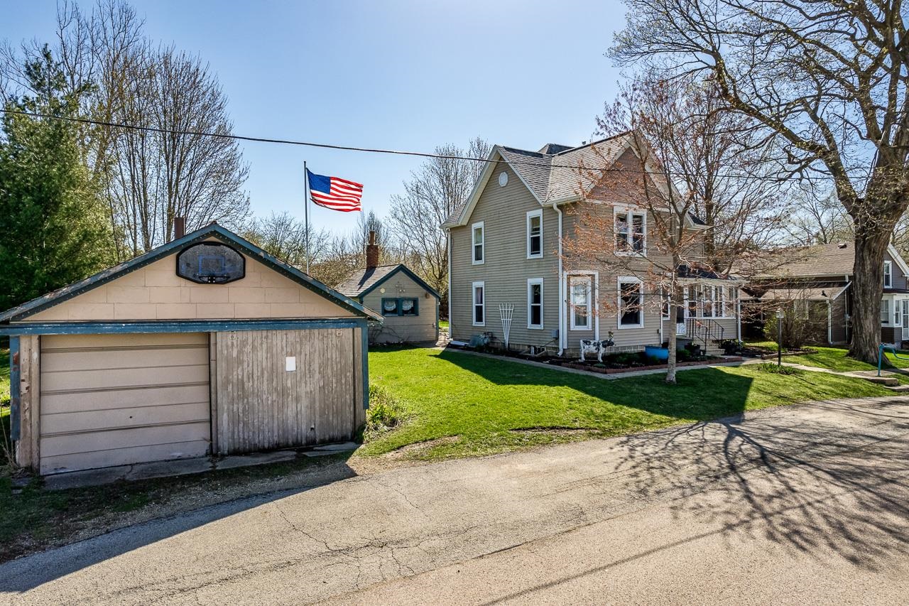 511 North Salisbury Davis, IL 61019 - Photo 2 of 24 a view of a house with a yard