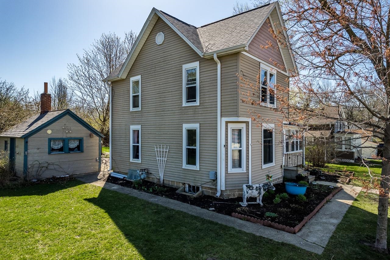 511 North Salisbury Davis, IL 61019 - Photo 3 of 24 a front view of a house with a yard