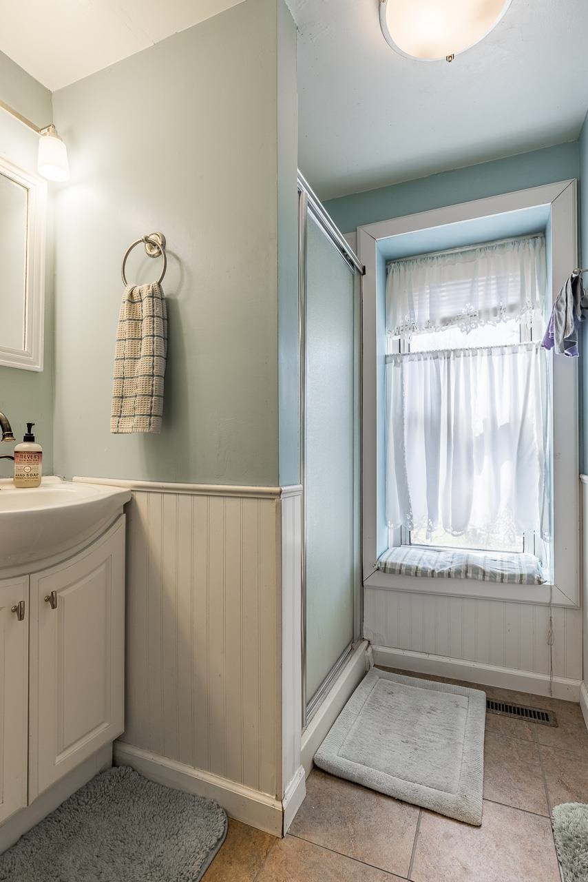 511 North Salisbury Davis, IL 61019 - Photo 10 of 24 a bathroom with a bathtub and a sink