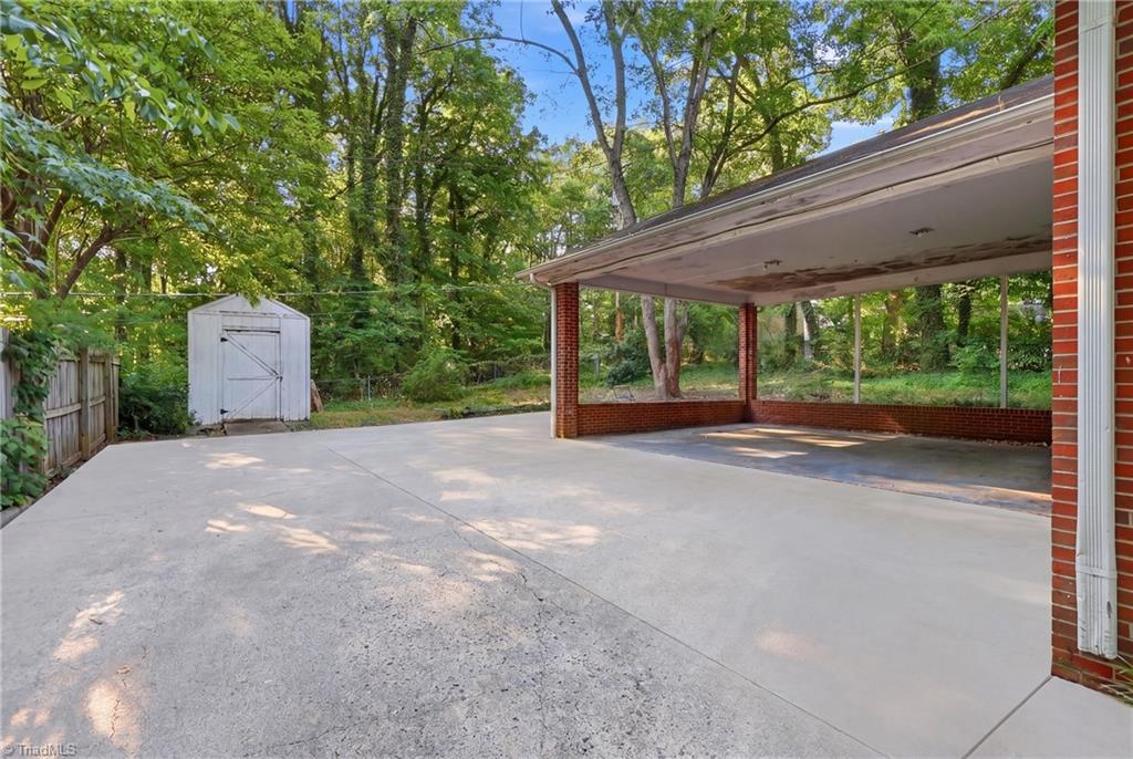1056 Cantering Road High Point, NC 27262 - Photo 31 of 33