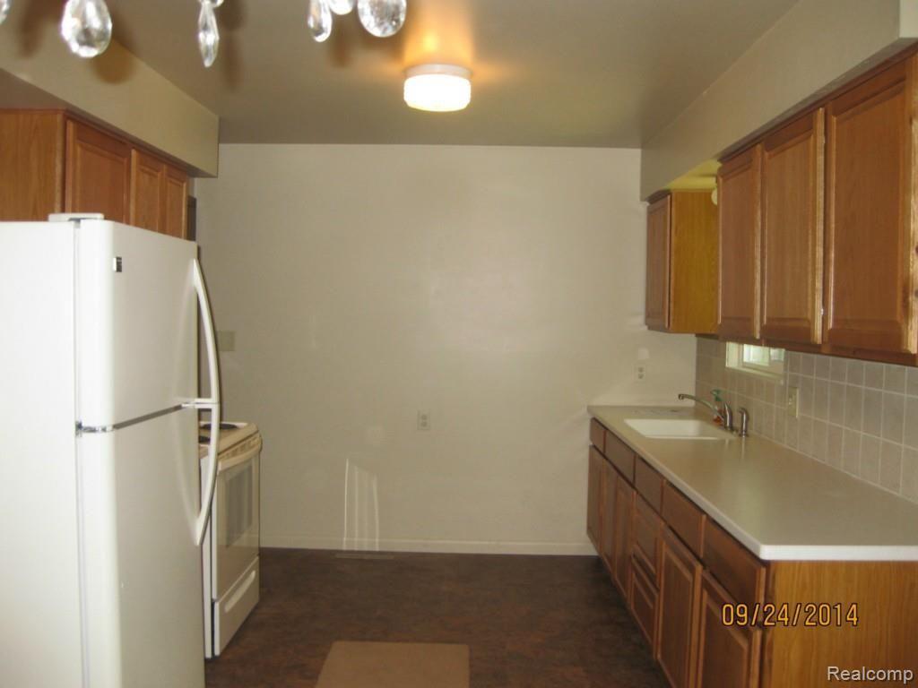 8345 Hamburg Road Brighton, MI 48116 - Photo 3 of 28 IMG_2876.jpg