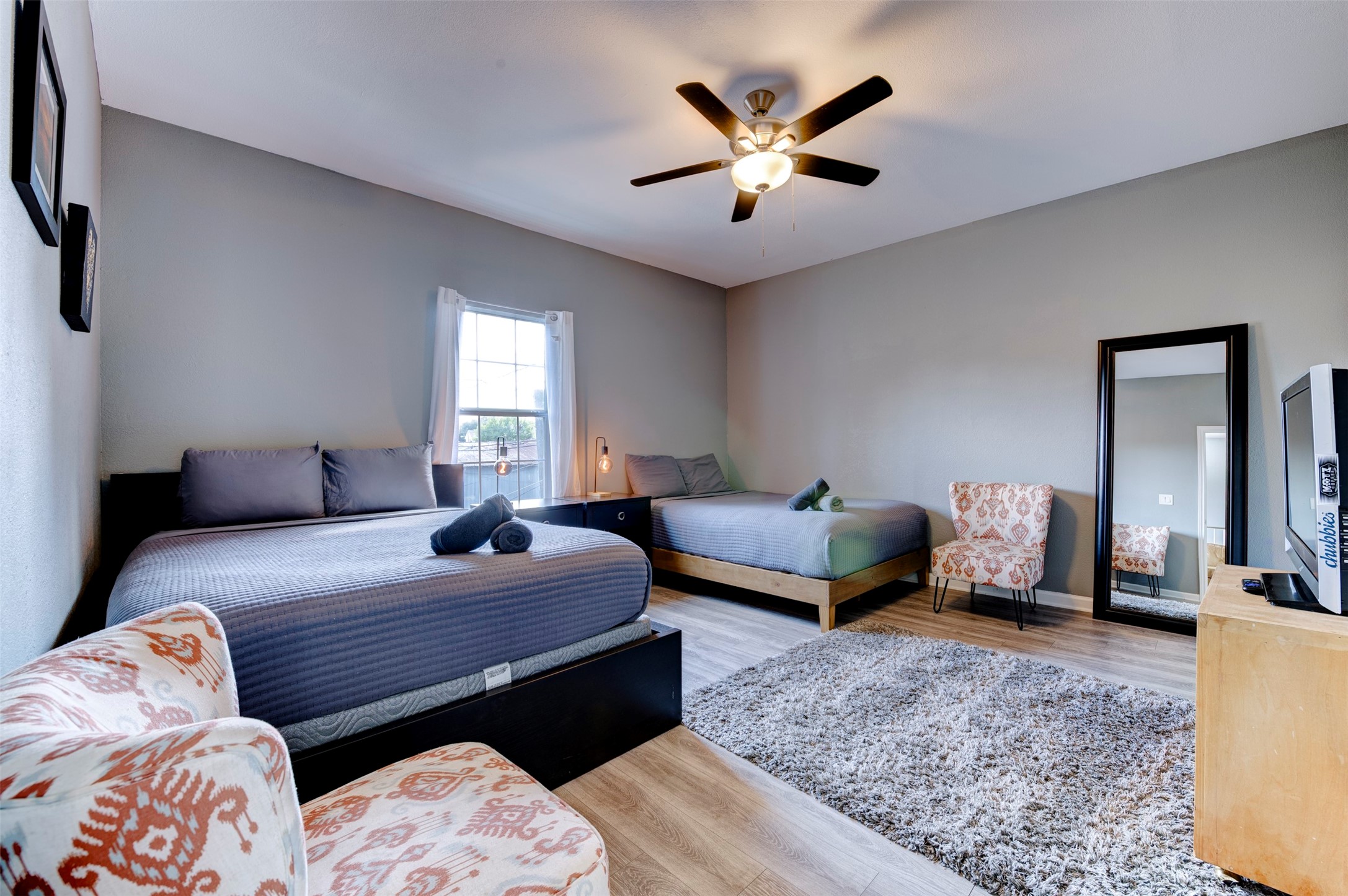 301 Tabor Street Houston, TX 77009 - Photo 23 of 33 a bedroom with furniture and a mirror