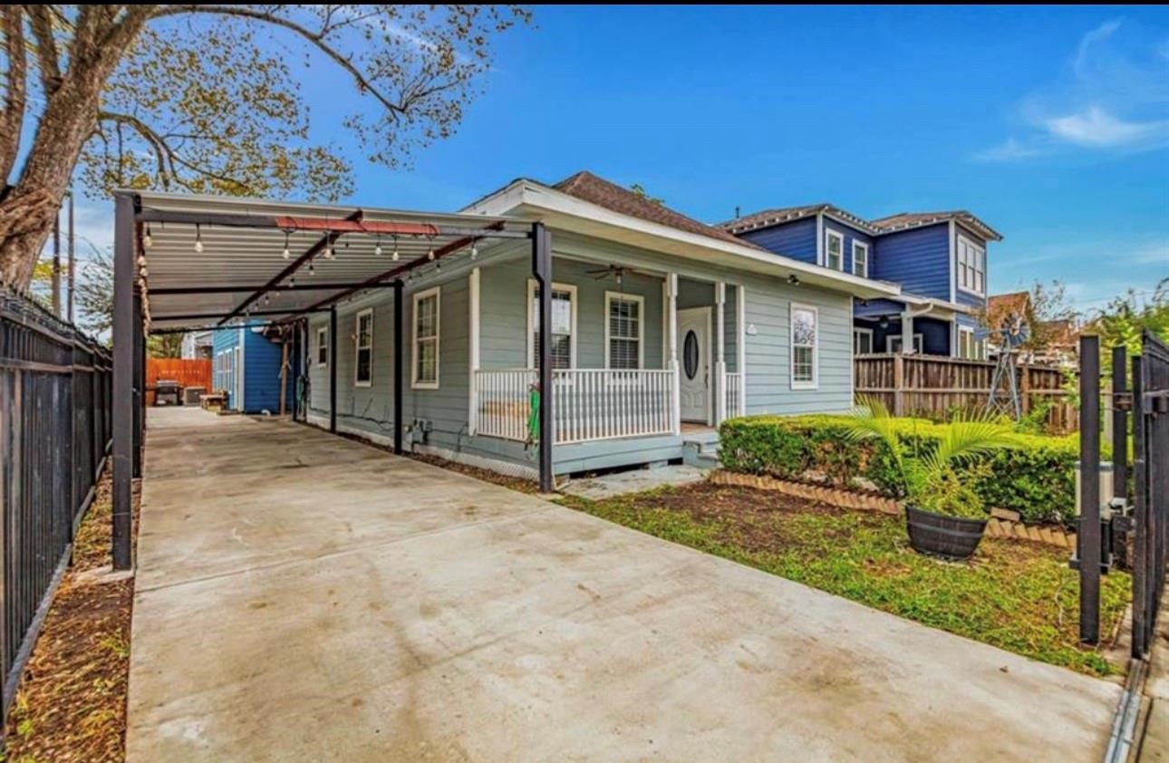 301 Tabor Street Houston, TX 77009 - Photo 5 of 33 a front view of a house with a garden