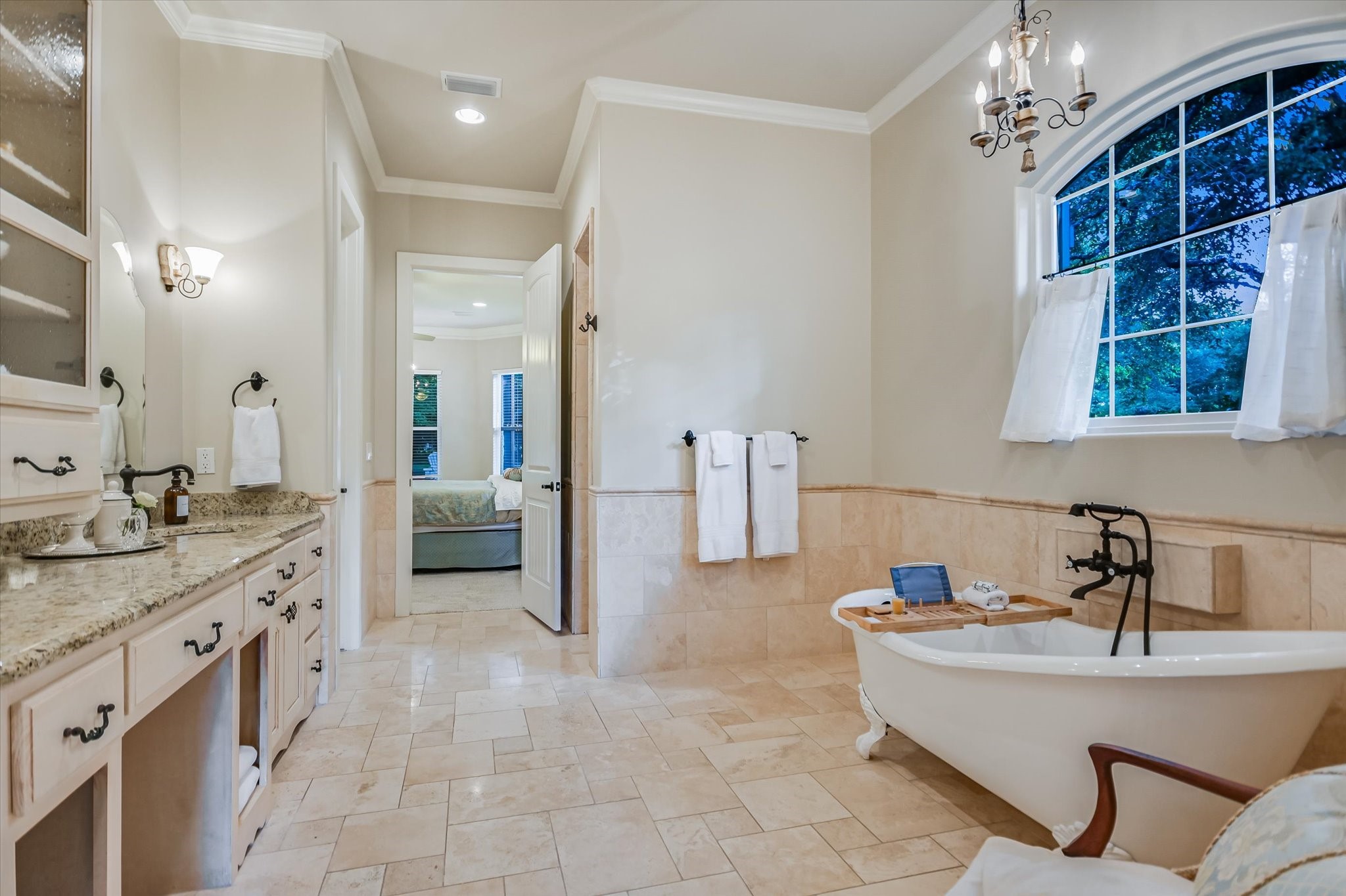 112 Gabriel Vista East Georgetown, TX 78633 - Photo 15 of 34 a bathroom with a tub sink and mirror