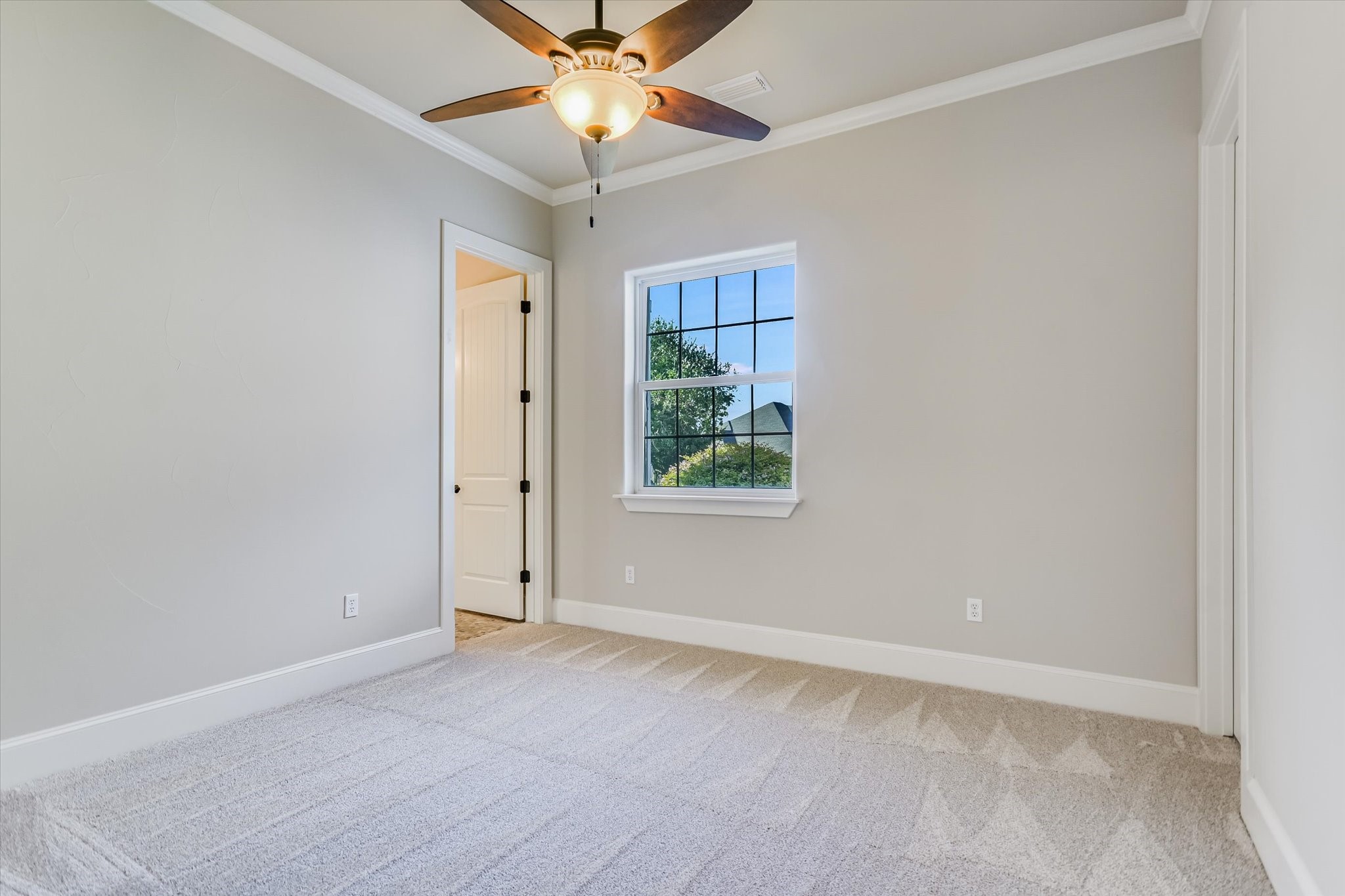 112 Gabriel Vista East Georgetown, TX 78633 - Photo 19 of 34 an empty room with windows and fan