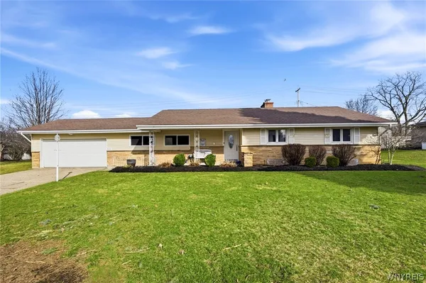 $459,900 | 4227 Susan Drive, Clarence, NY 14221