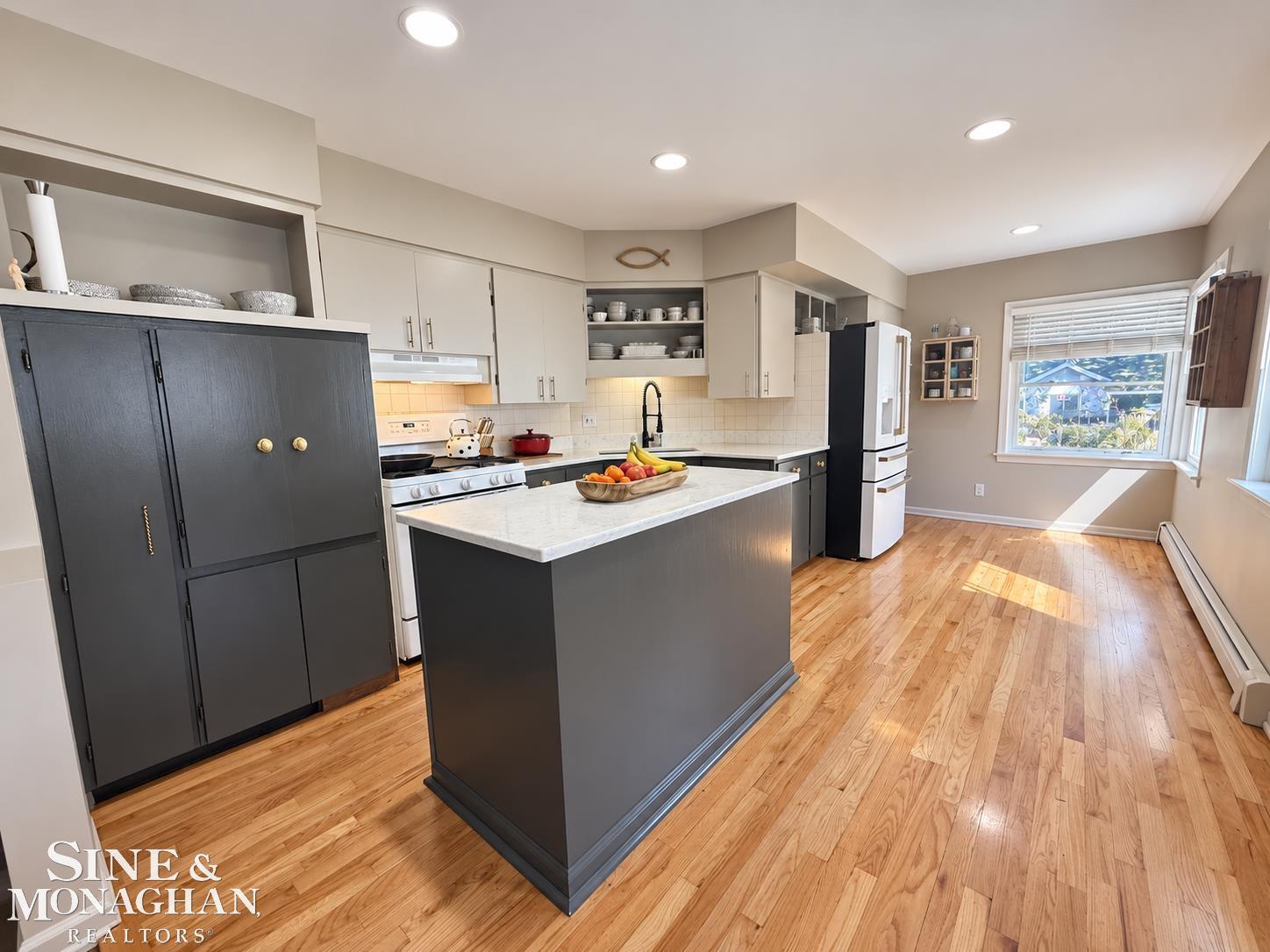 3451 Riverside Drive Port Huron, MI 48060 - Photo 22 of 80 50221318-33d6f35e-d5f2-4899-91c9-17264e9779ae.JPG