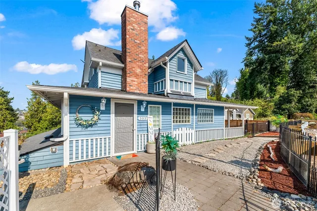 $899,000 | 303 Puyallup Street, Steilacoom, WA 98388
