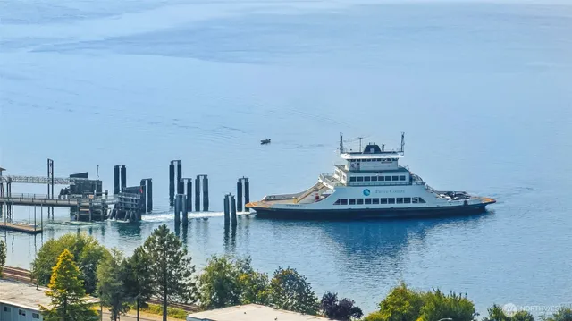 $899,000 | 303 Puyallup Street, Steilacoom, WA 98388