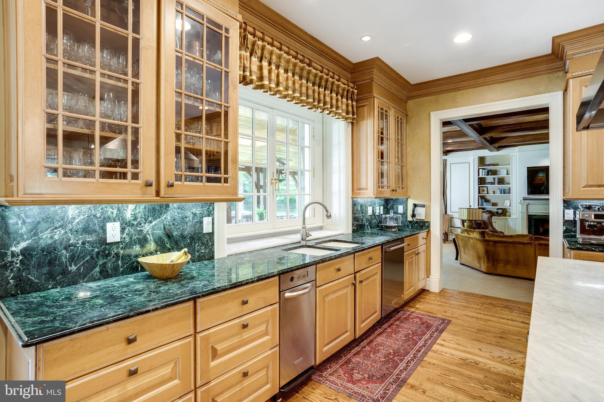 12307 Glen Road Potomac, MD 20854 - Photo 14 of 113