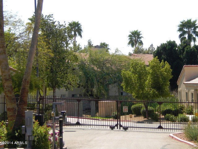 7101 West Beardsley Road, Unit 912 Glendale, AZ 85308 - Photo 2 of 35 Arrowhead Lakes Condo Gate