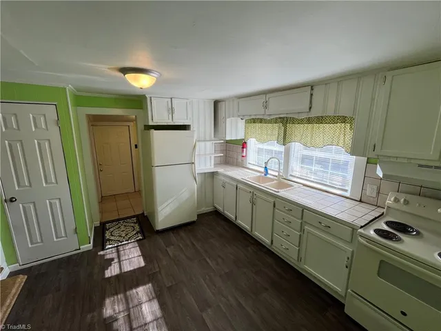 $995 | 2227 Sunshine Avenue, Winston-Salem, NC 27107