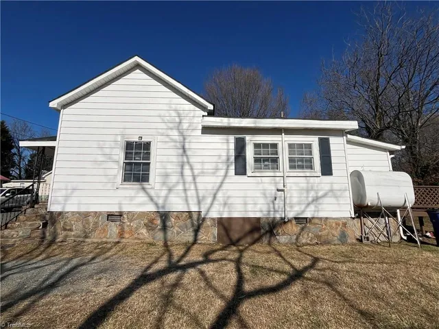 $995 | 2227 Sunshine Avenue, Winston-Salem, NC 27107