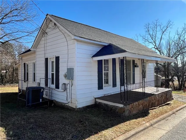 $995 | 2227 Sunshine Avenue, Winston-Salem, NC 27107