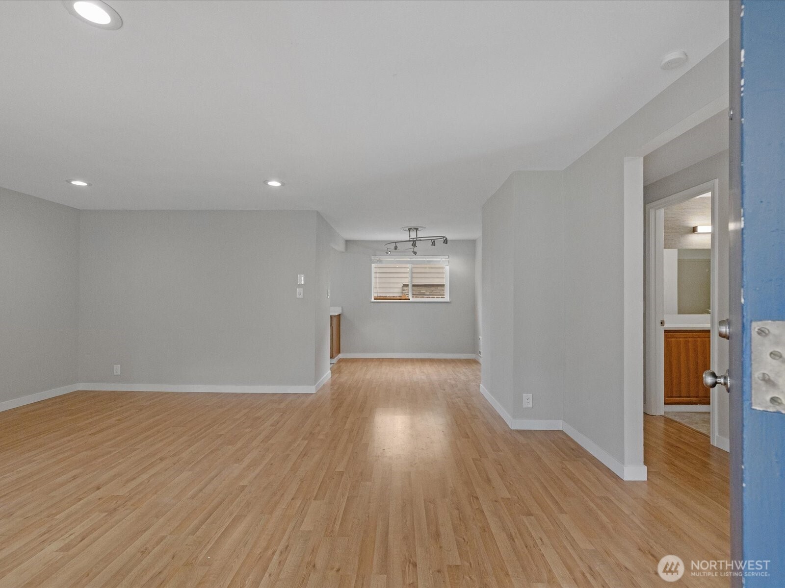 7631 201st Street Southwest Edmonds, WA 98026 - Photo 7 of 34