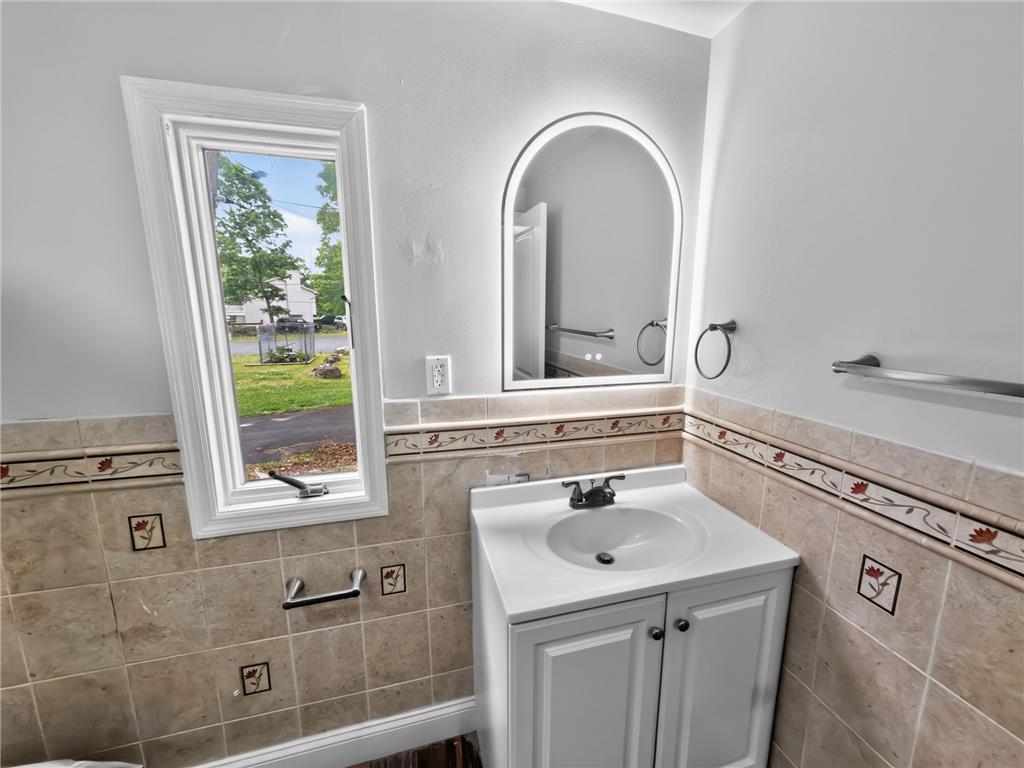 229 Pocono Boulevard Bushkill, PA 18324 - Photo 19 of 37