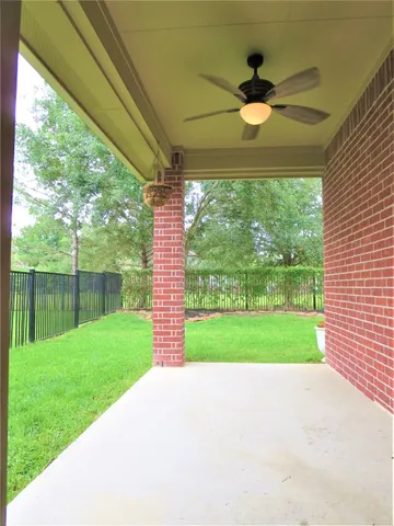 a view of a yard with a big yard