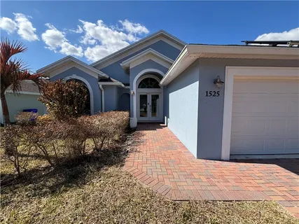 $315,000 | 1525 16th Court Southwest, Vero Beach, FL 32962