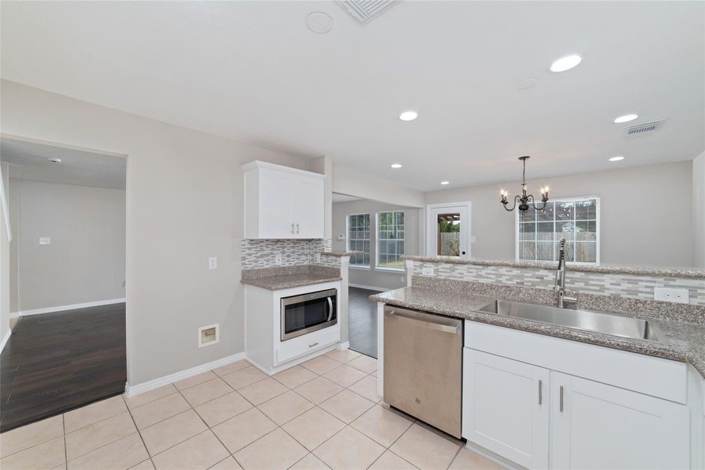 4007 Starbridge Pointe Lane Katy, TX 77449 - Photo 12 of 25