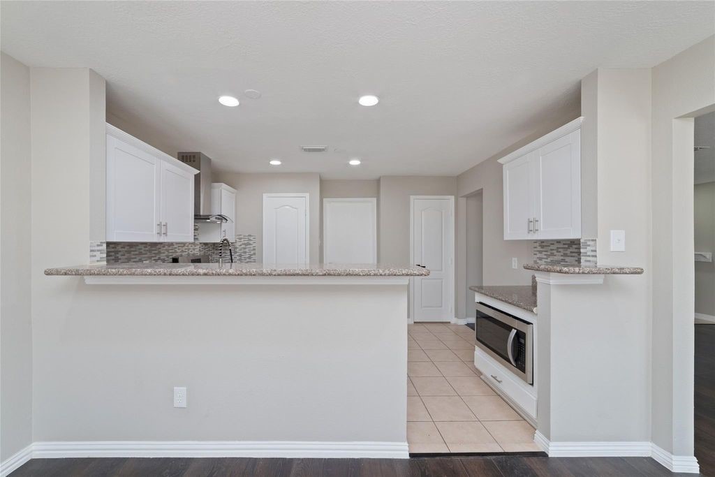 4007 Starbridge Pointe Lane Katy, TX 77449 - Photo 8 of 25