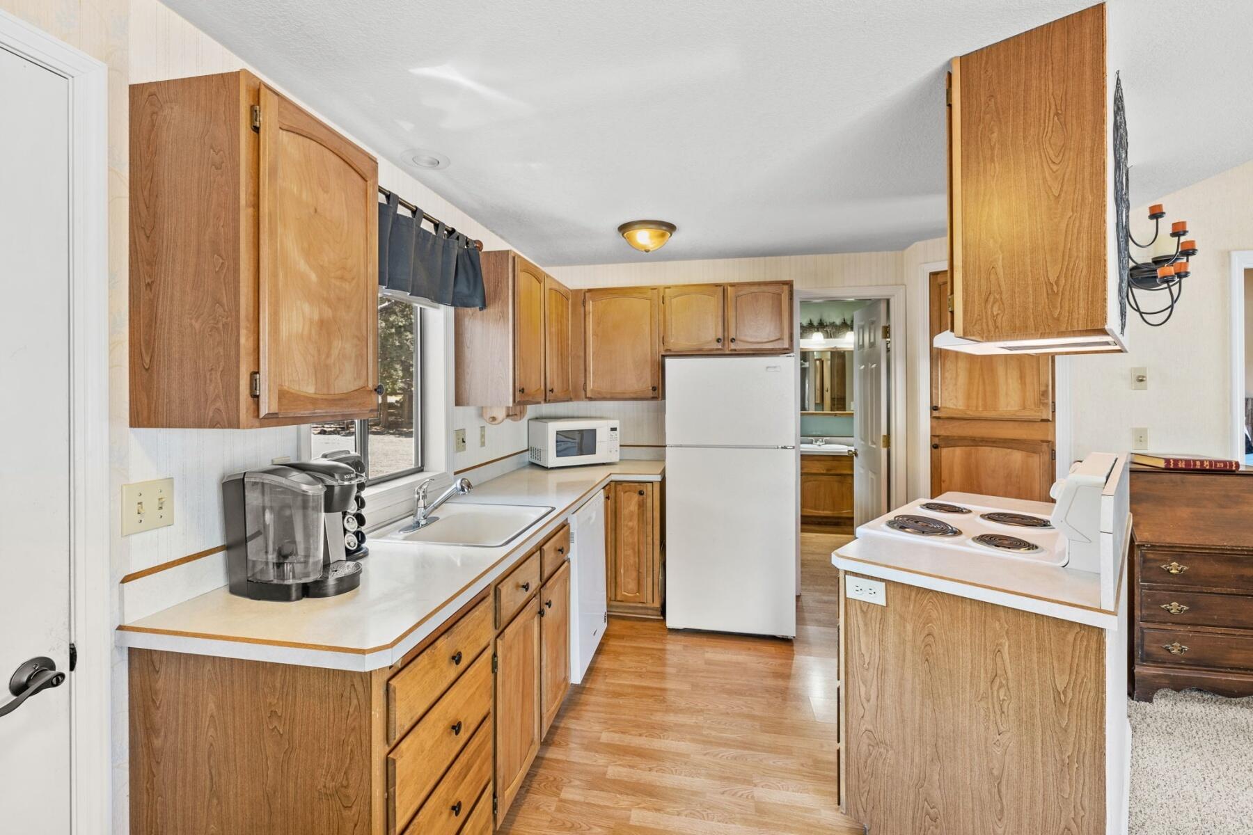 21873 Rincon Avenue Bend, OR 97702 - Photo 11 of 52 batch_42-web-or-mls-Riley Visuals-41