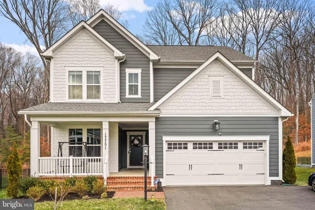 a view of a house with a yard and garage