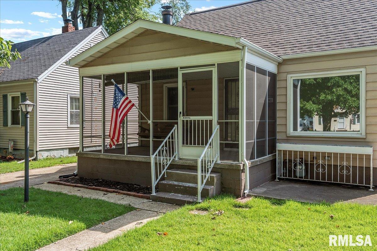 2056 North 22nd Street Springfield, IL 62702 - Photo 3 of 31