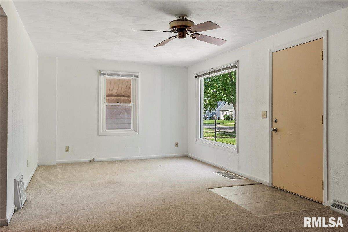 2056 North 22nd Street Springfield, IL 62702 - Photo 8 of 31