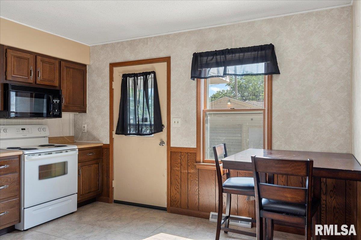 2056 North 22nd Street Springfield, IL 62702 - Photo 10 of 31